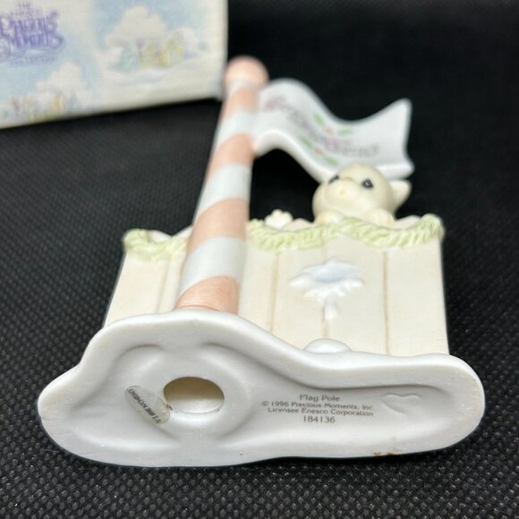 Precious Moments  Sugar Town "Flag pole" figurine - Picture 3 of 3